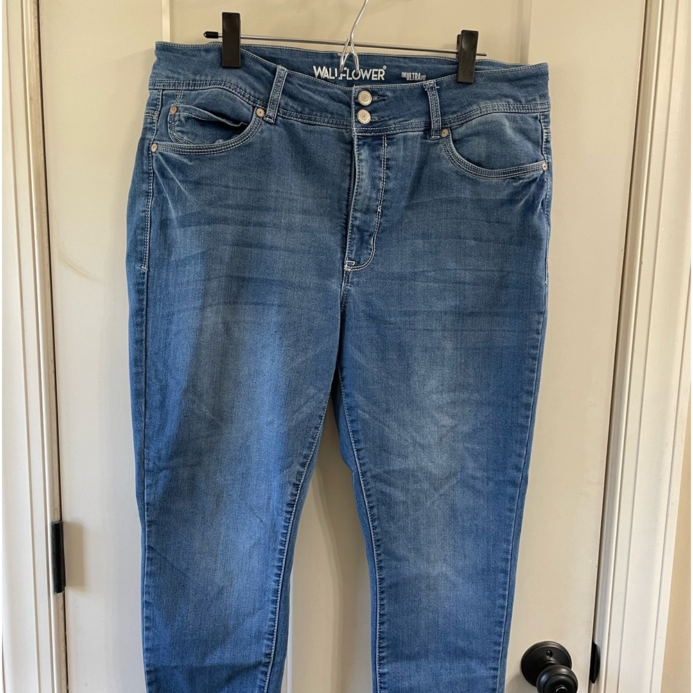 Wallflower skinny jeans
